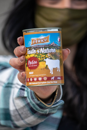Prince Premium Wołowina Papaja Marchewka 400 g mokra karma dla psa z wołowiną i papają